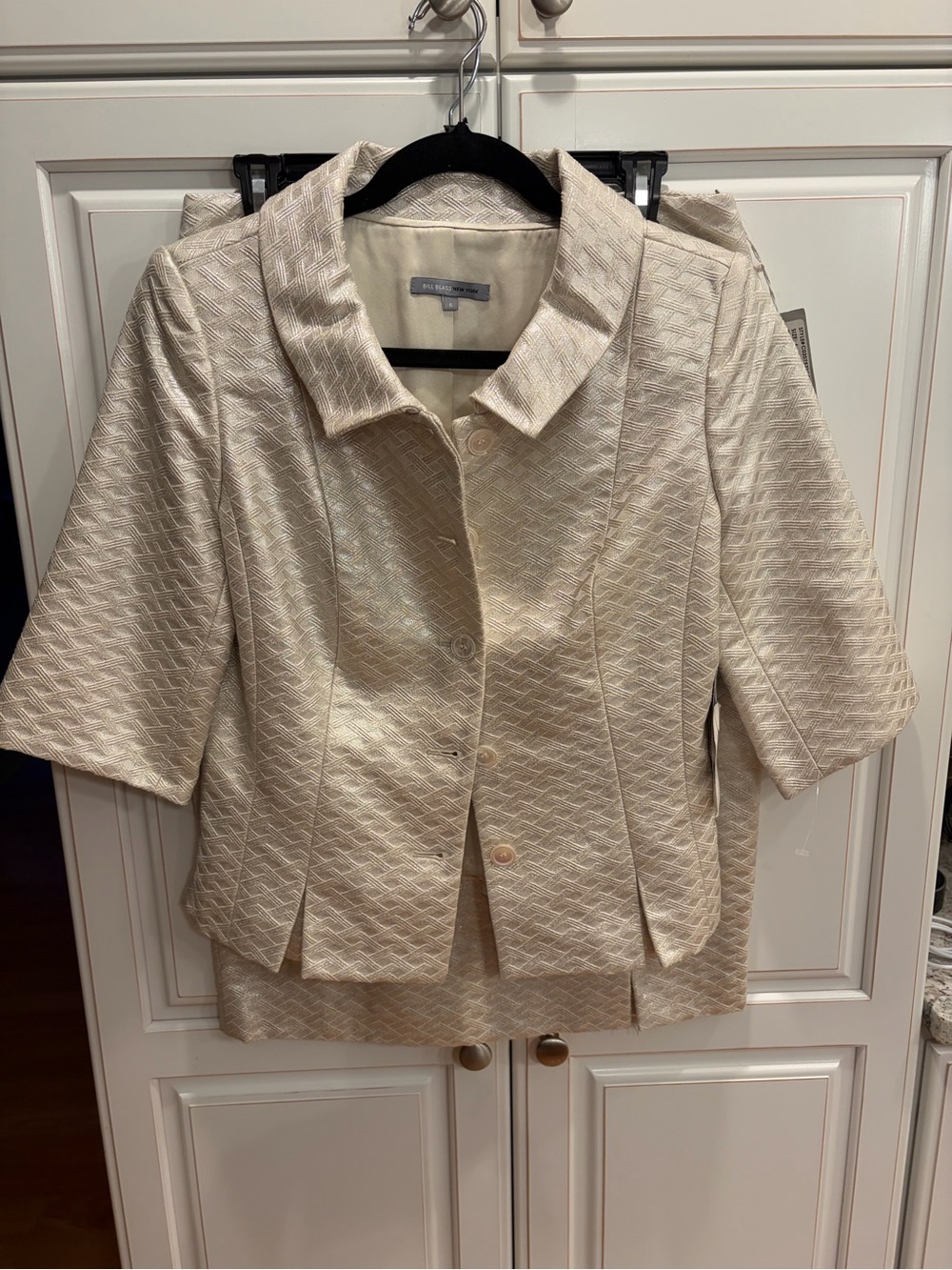 Bill Blass Couture Cream Textured jacket and pencil skirt - Picture 1 of 9